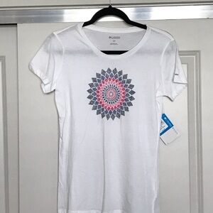 NWT Womens Columbia. Prism Medallion Short Sleeve T-shirt